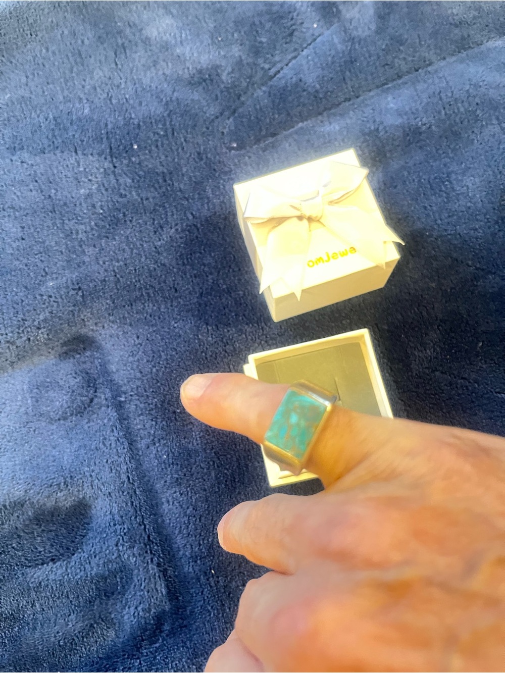 New size 8 unisex Turquoise Inlay Square Statement Ring. Beautiful! - Picture 5 of 6